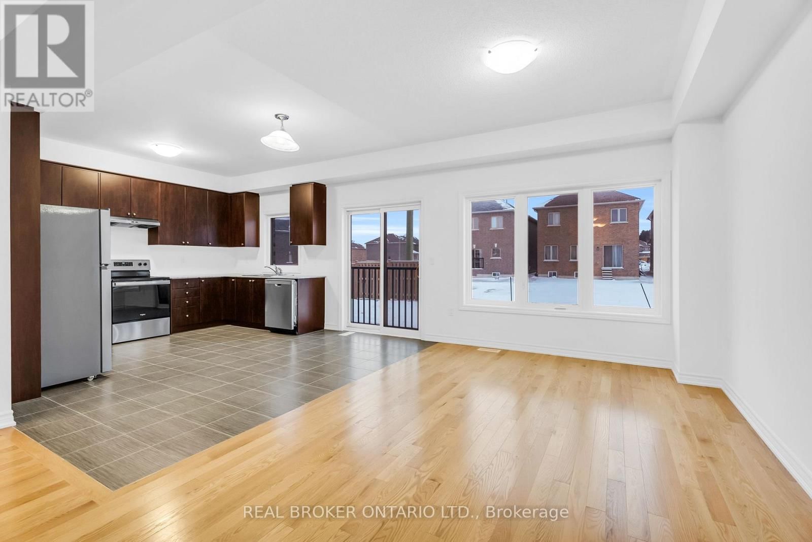 398 VANDUSEN AVENUE Image 10