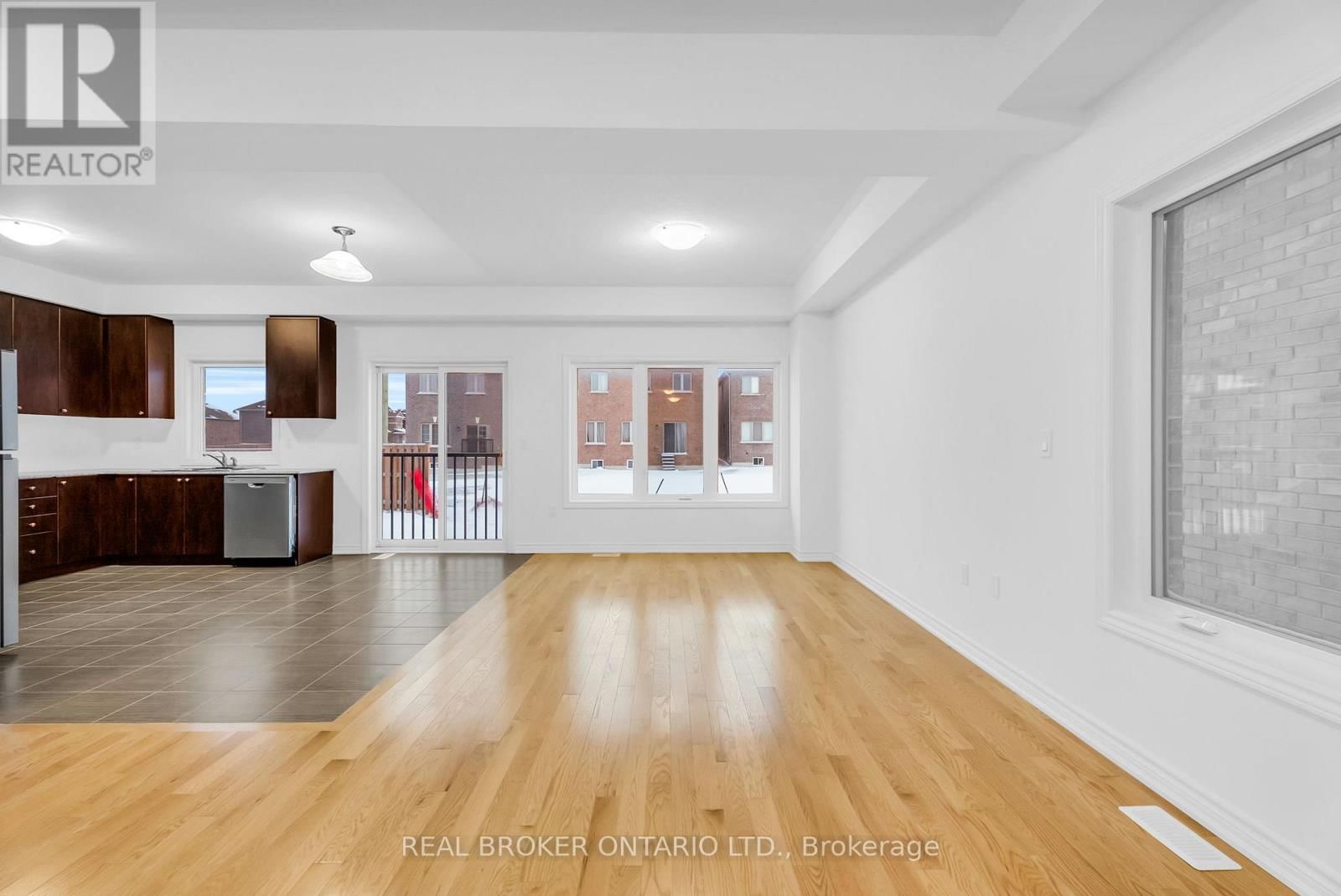 398 VANDUSEN AVENUE Image 11