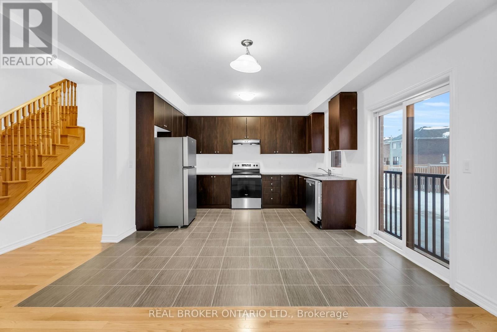 398 VANDUSEN AVENUE Image 16