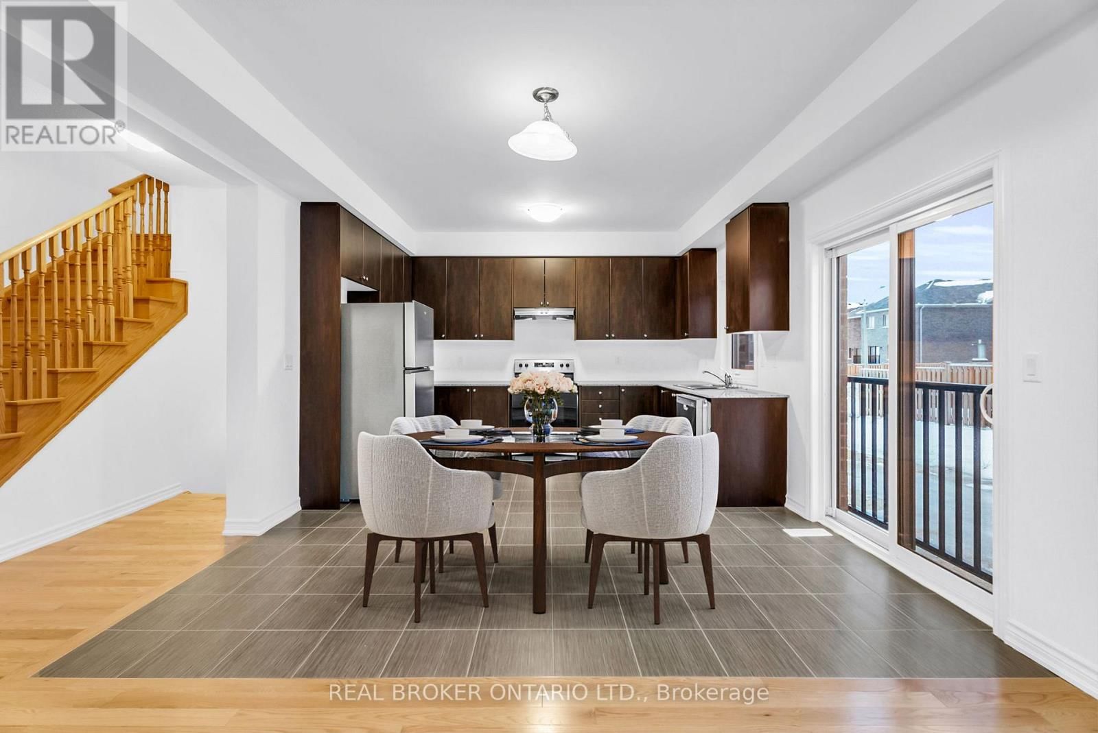 398 VANDUSEN AVENUE Image 17