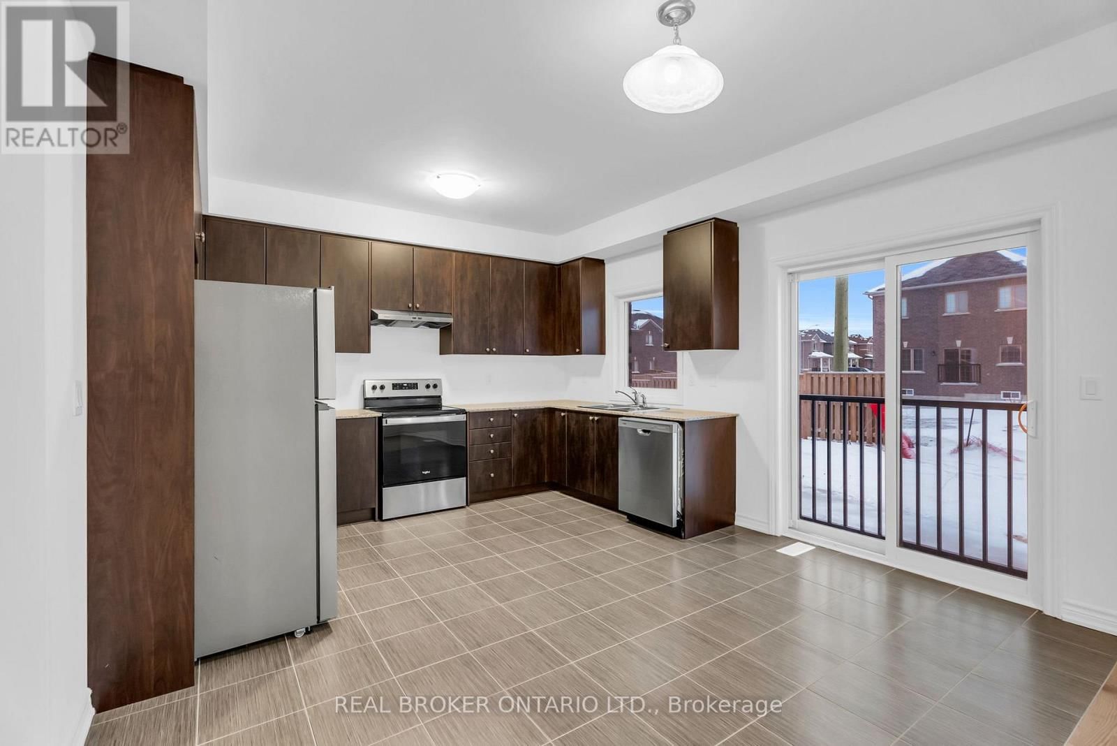 398 VANDUSEN AVENUE Image 19