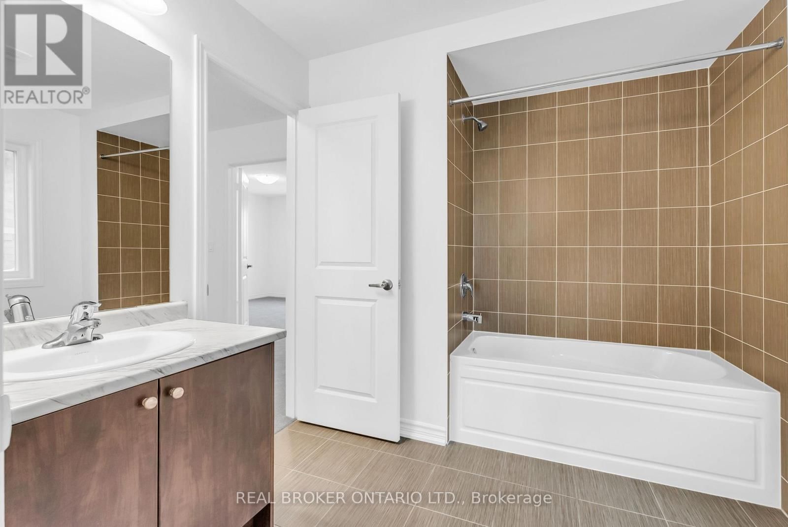 398 VANDUSEN AVENUE Image 36