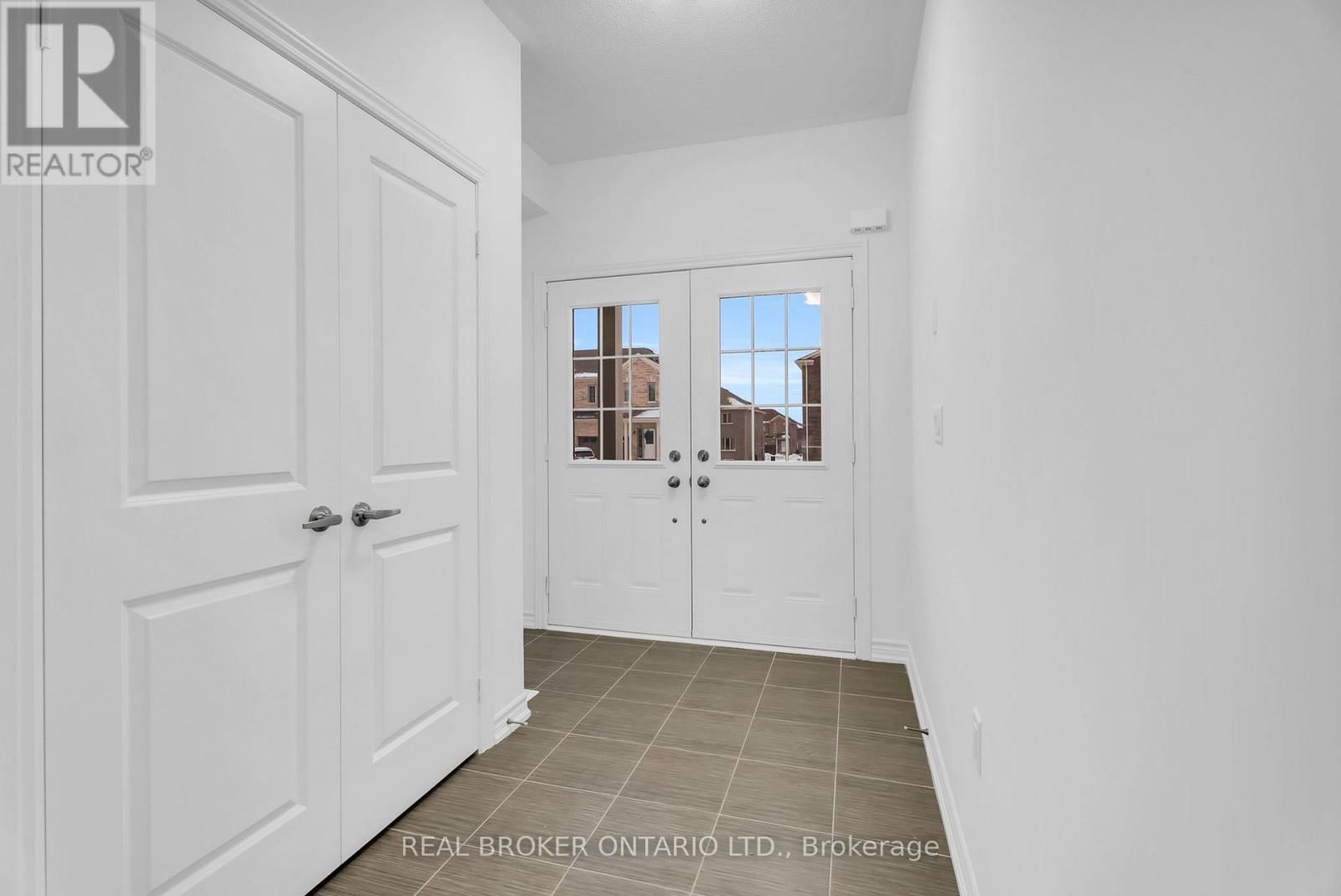 398 VANDUSEN AVENUE Image 5