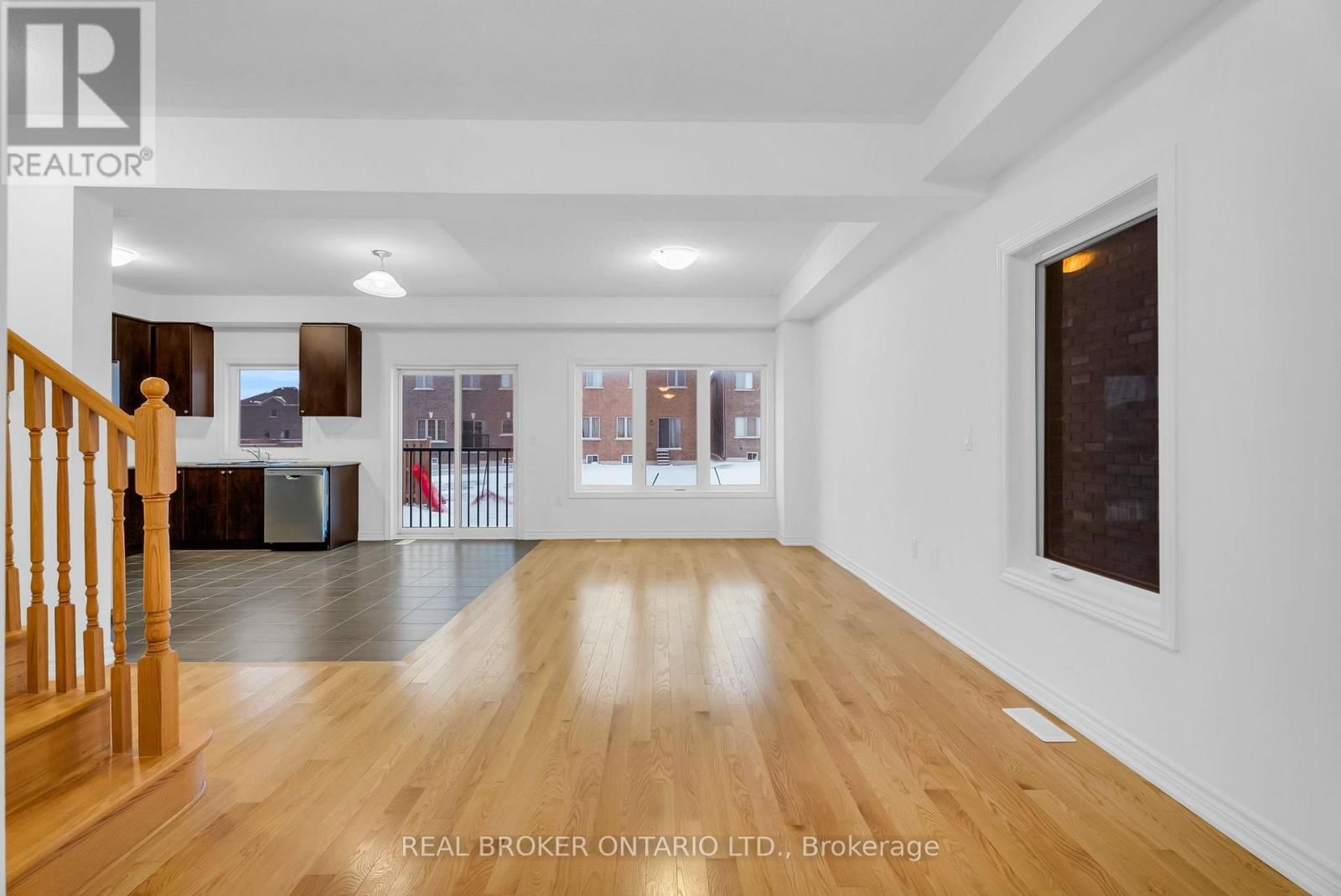 398 VANDUSEN AVENUE Image 7