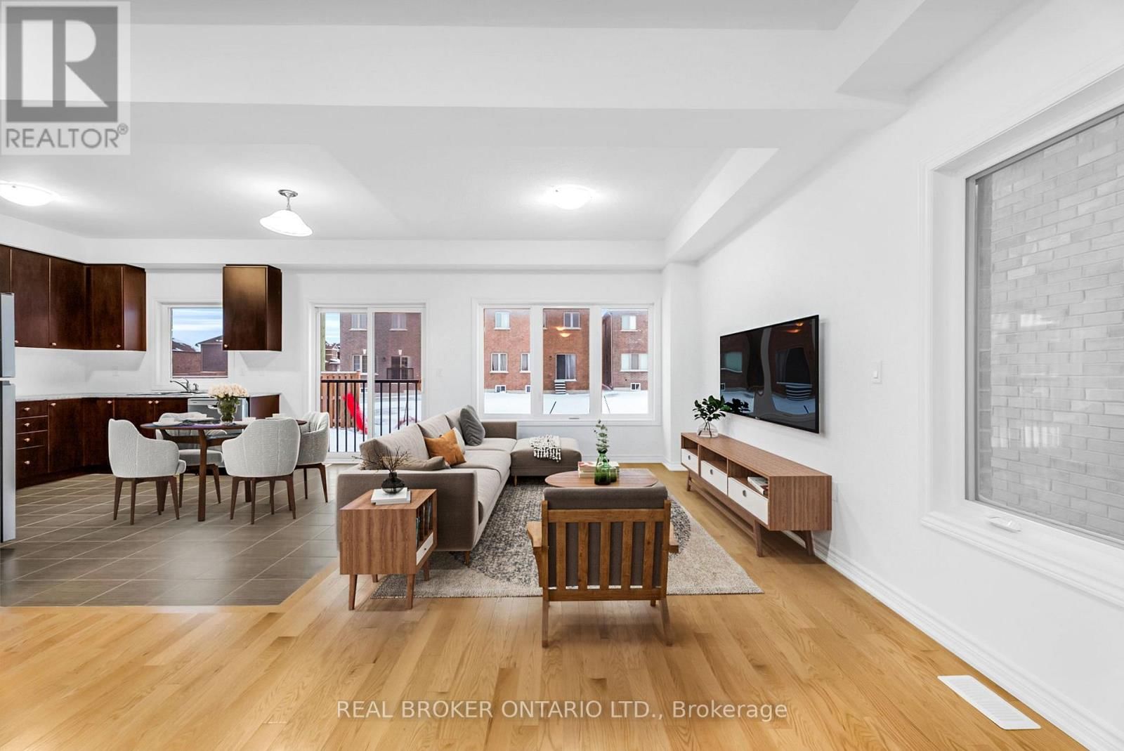 398 VANDUSEN AVENUE Image 8