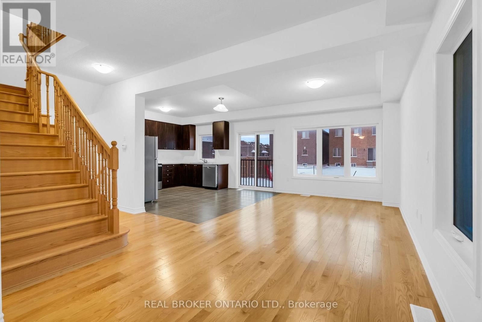 398 VANDUSEN AVENUE Image 9