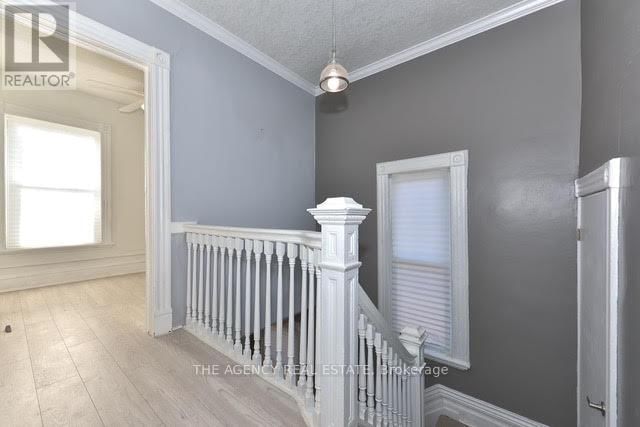 870 QUEENS AVENUE Image 15