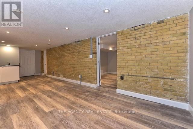 870 QUEENS AVENUE Image 24