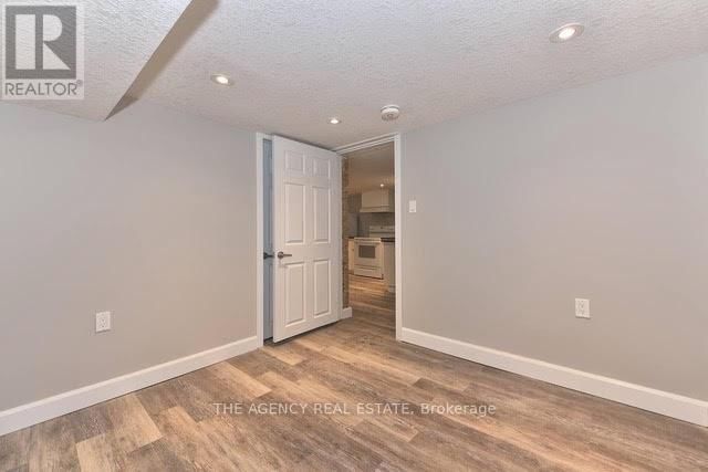 870 QUEENS AVENUE Image 27