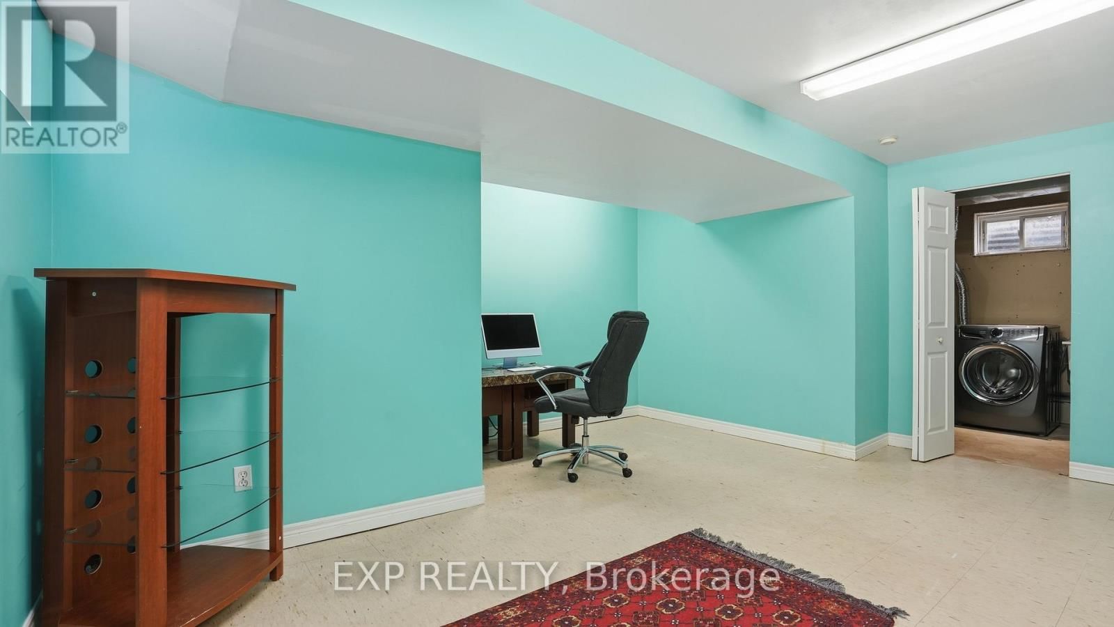 8195 WOODSVIEW CRESCENT Image 30