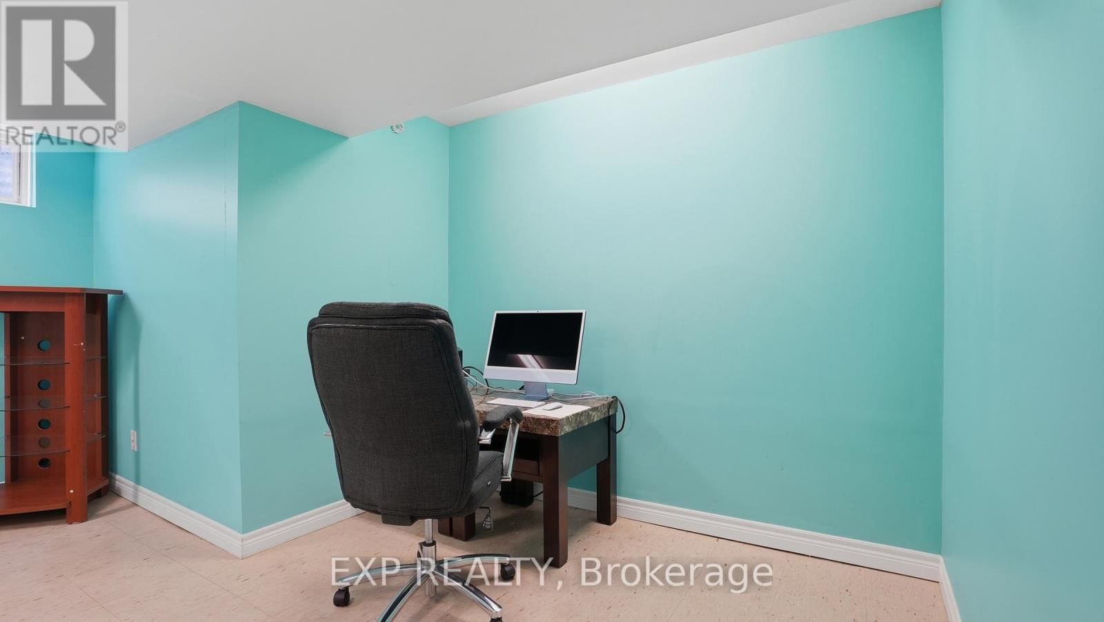 8195 WOODSVIEW CRESCENT Image 31