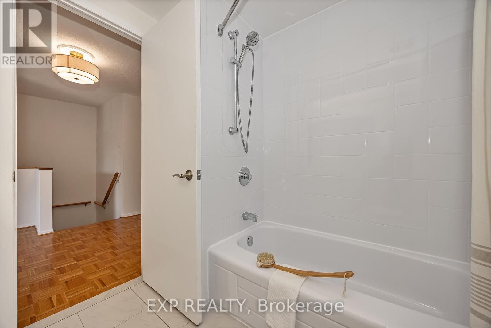 10 GREENBORO CRESCENT Image 12