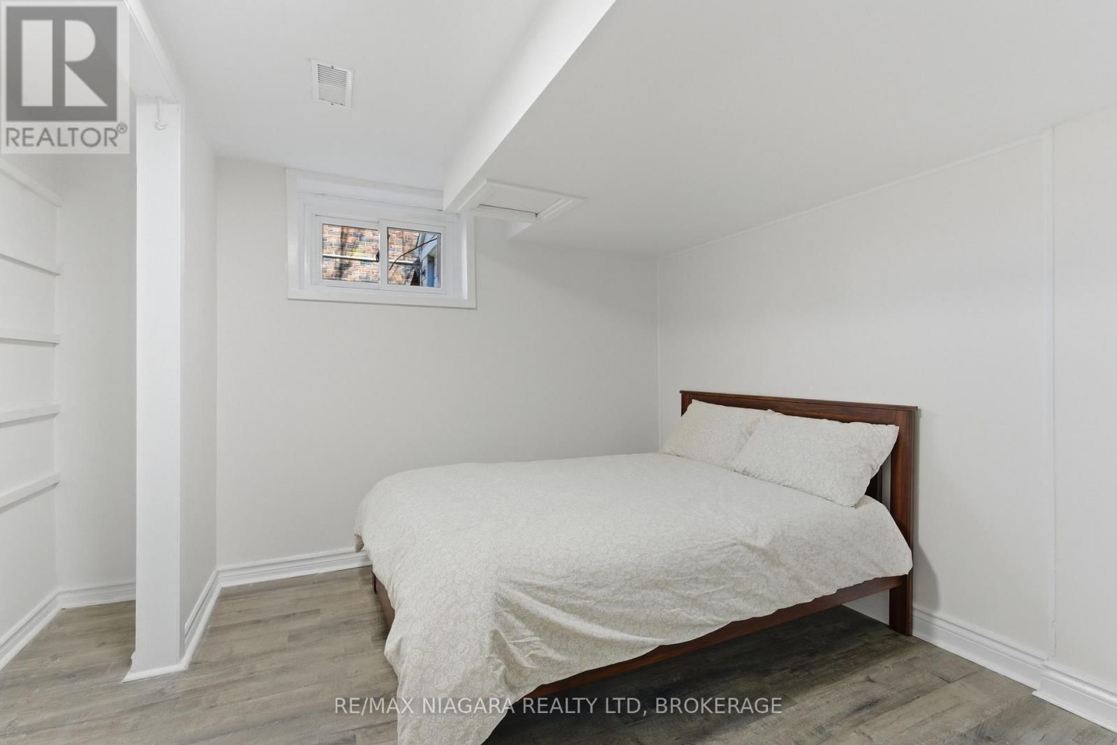 5654 DRUMMOND ROAD Image 21