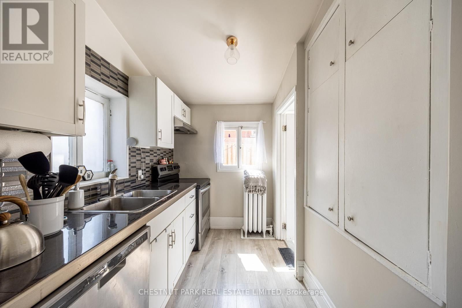 177 CHARLTON AVENUE WEST Image 32