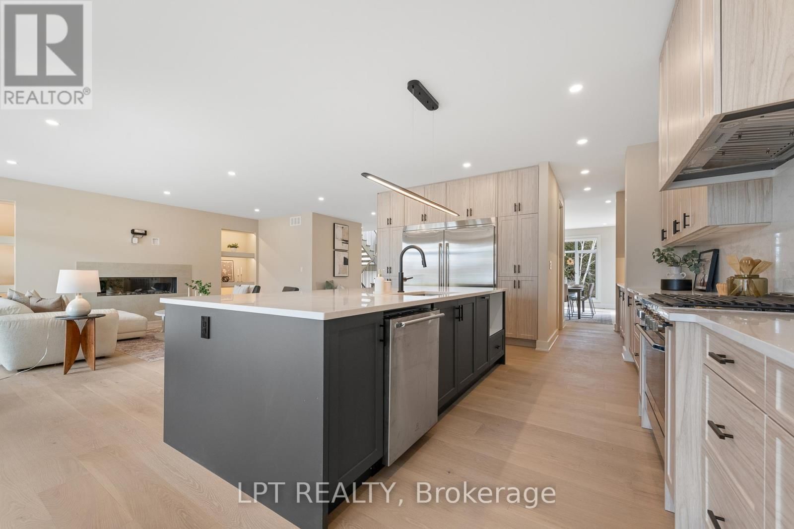 15 BRIGGS AVENUE Image 12