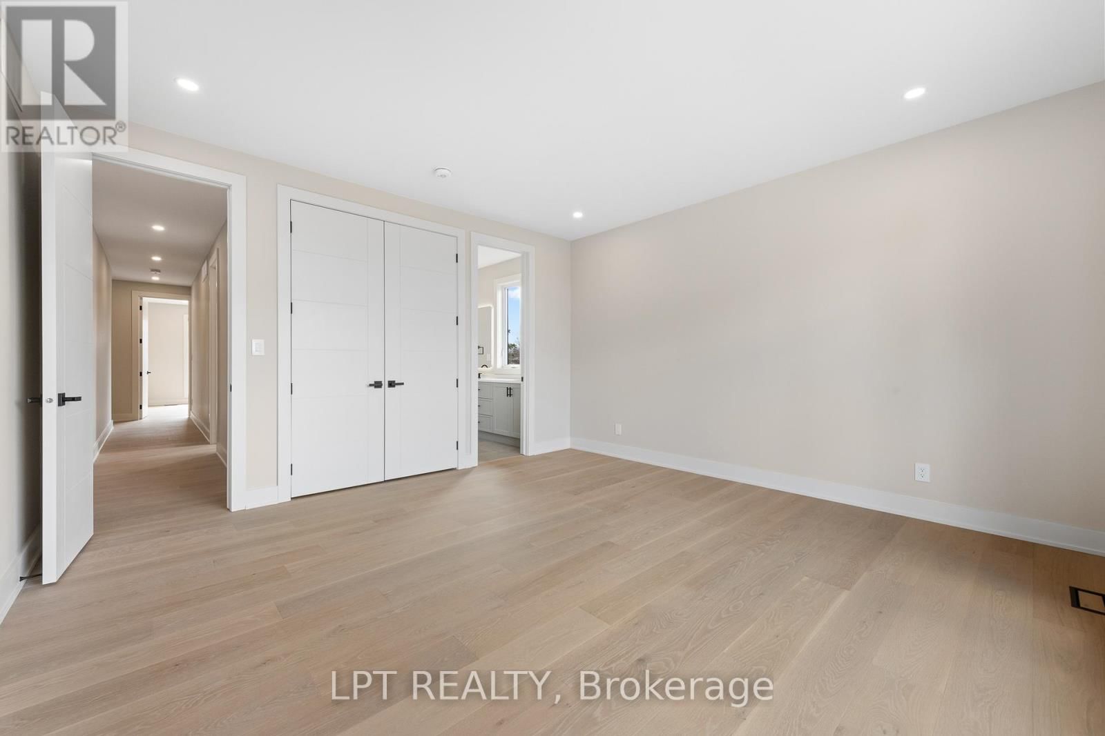 15 BRIGGS AVENUE Image 41