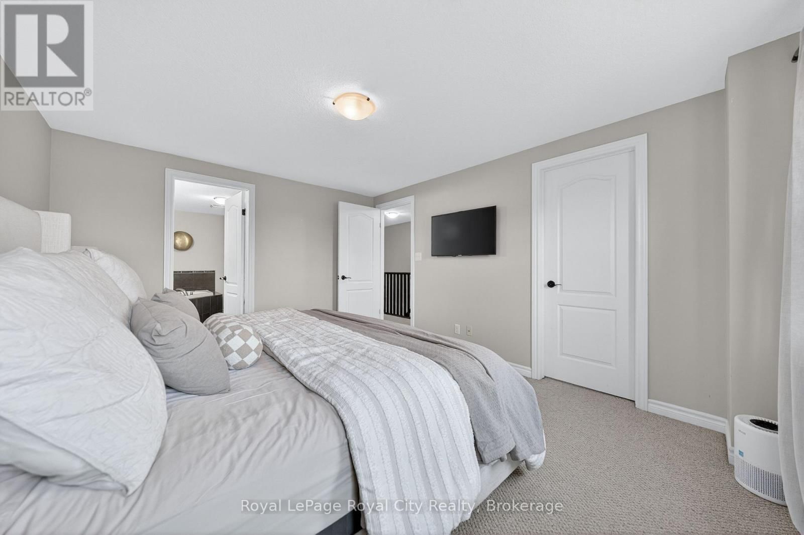 102 EDWARDS STREET Image 11