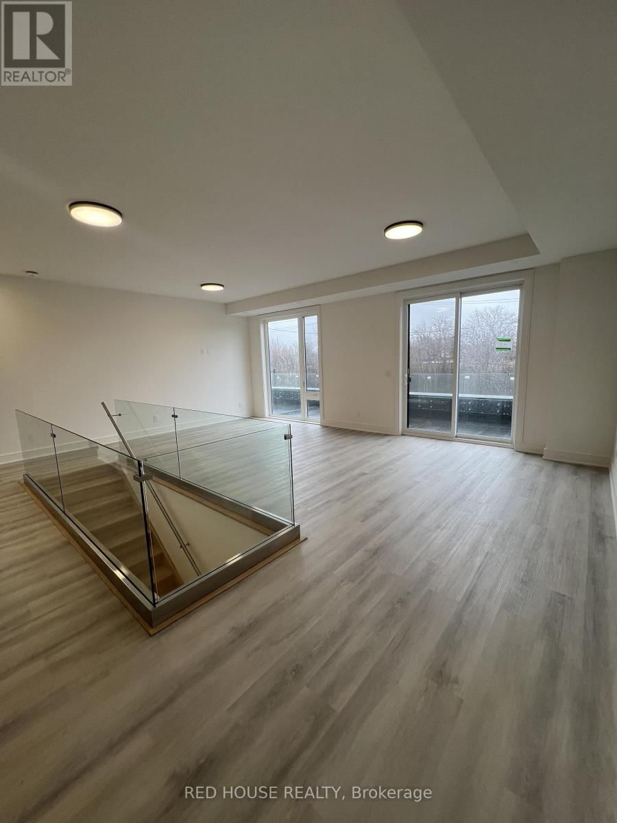 138 EVERETT COMMON Image 5