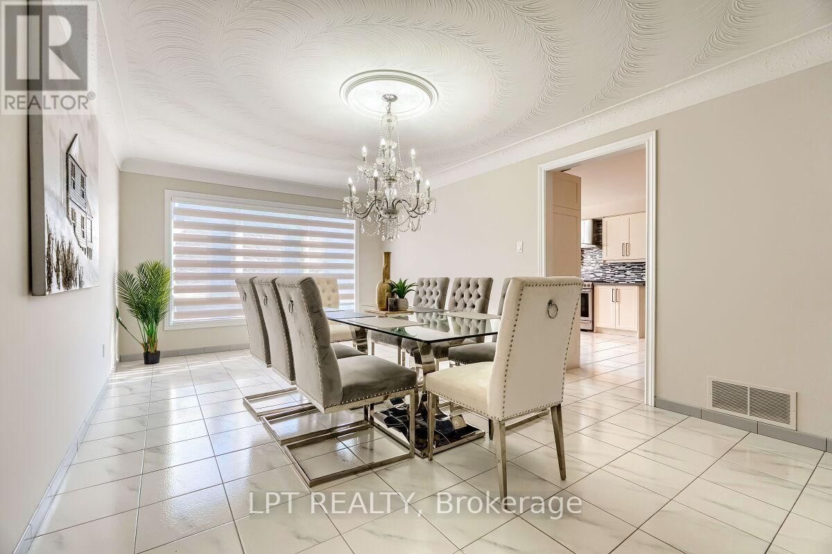 16 VOGUE COURT Image 10