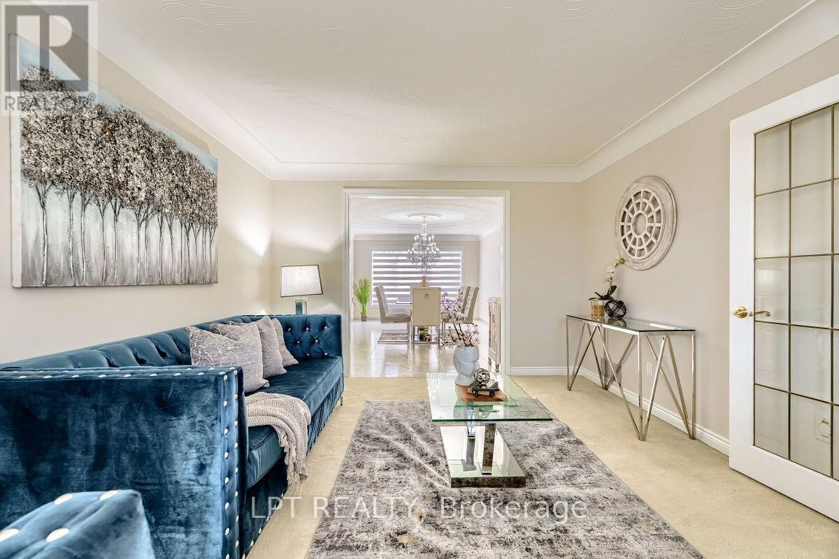 16 VOGUE COURT Image 9