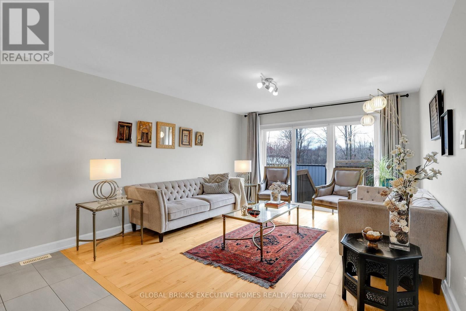 52 DES BENEVOLES STREET Image 10