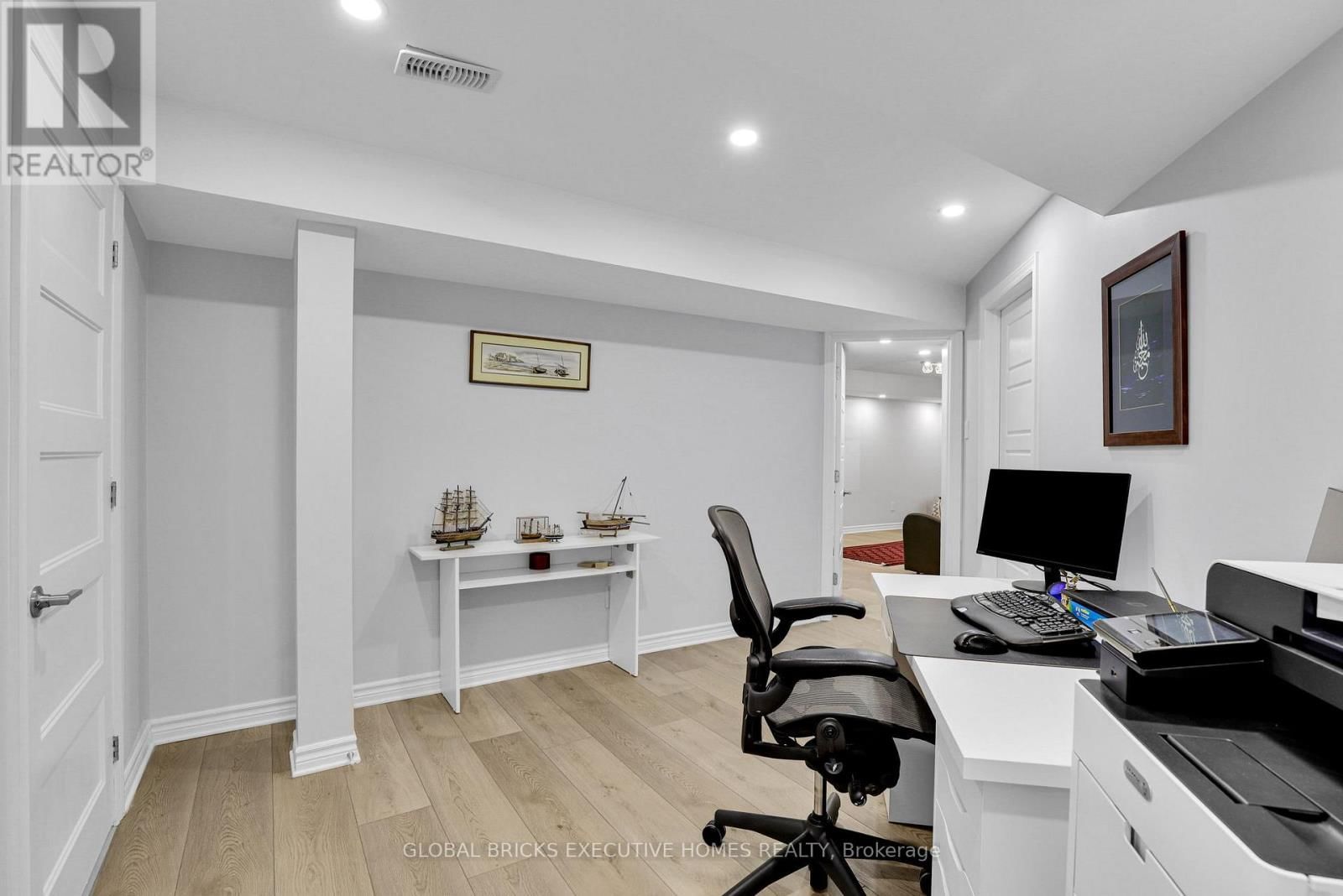 52 DES BENEVOLES STREET Image 21