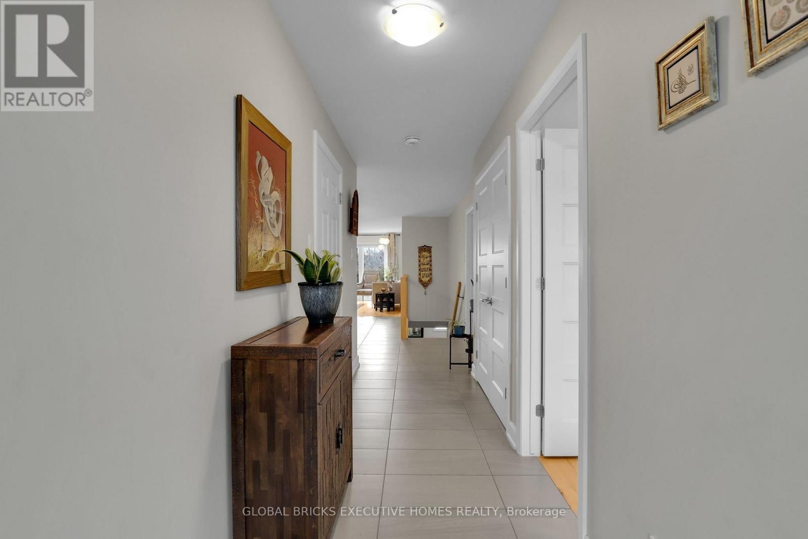 52 DES BENEVOLES STREET Image 4