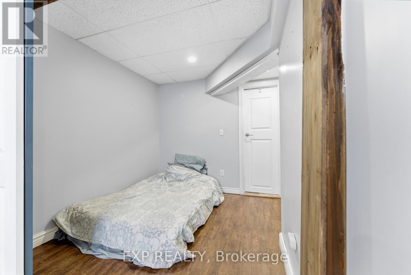 12 DUNDAS STREET EAST Image 12