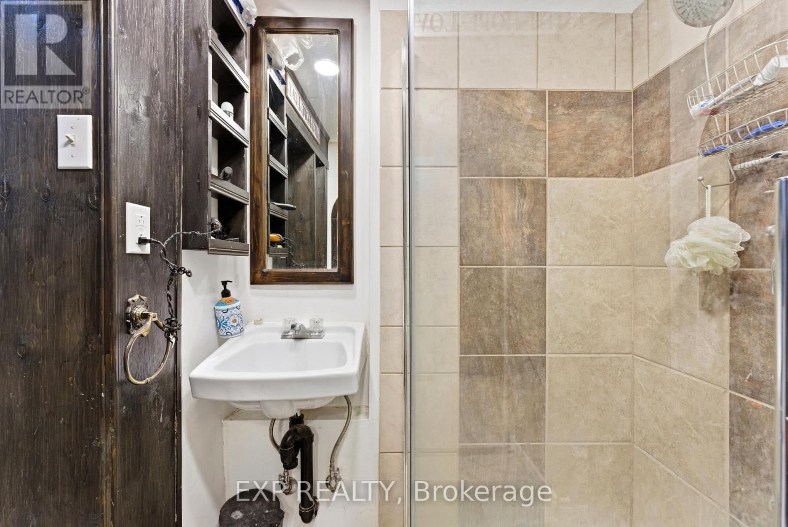 12 DUNDAS STREET EAST Image 23