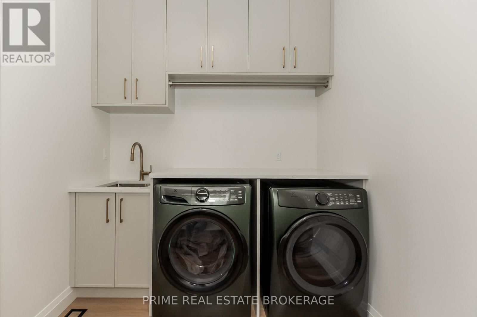 9 BLACK WALNUT DRIVE Image 32