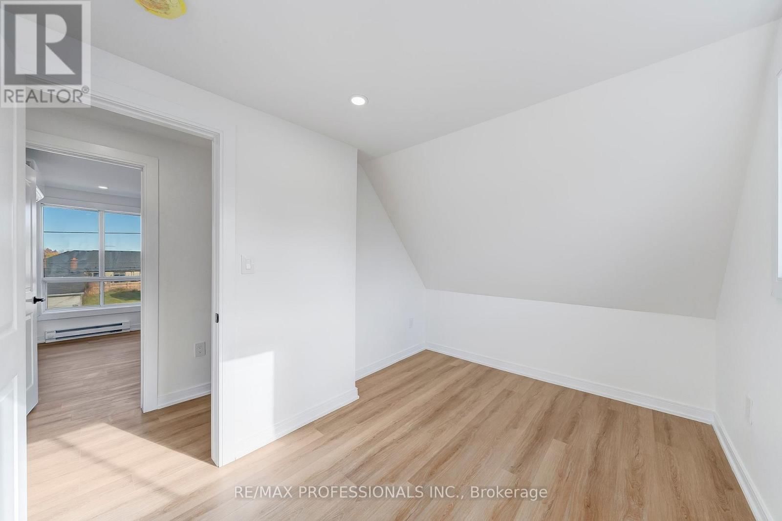 27 OAKDALE AVENUE Image 4