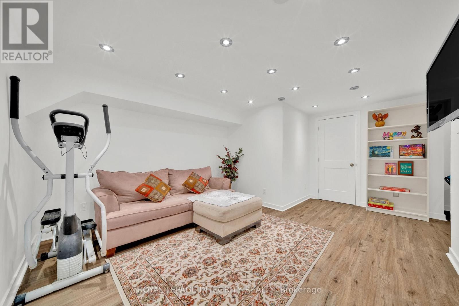 9 BELLFIELD STREET Image 35