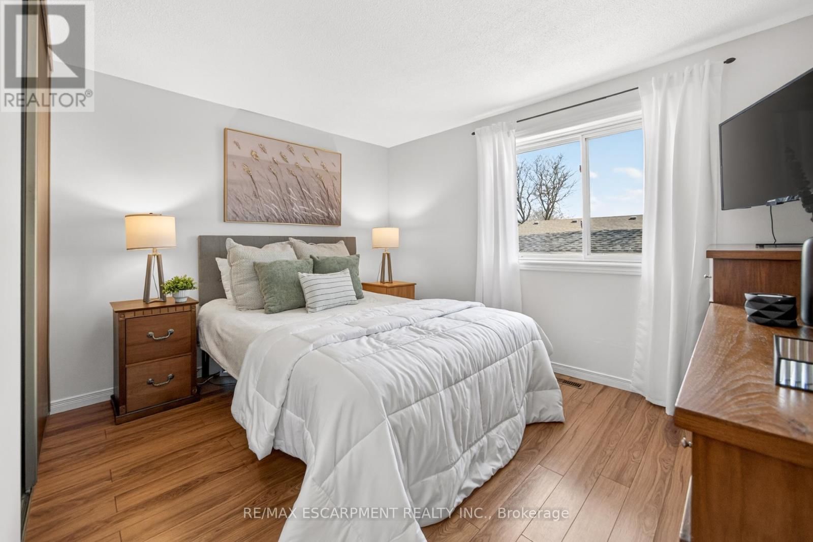 28 GOLDEN ORCHARD DRIVE Image 21