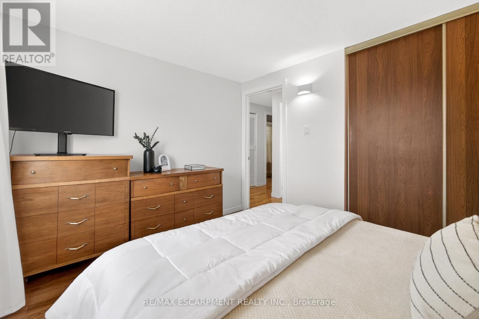 28 GOLDEN ORCHARD DRIVE Image 22