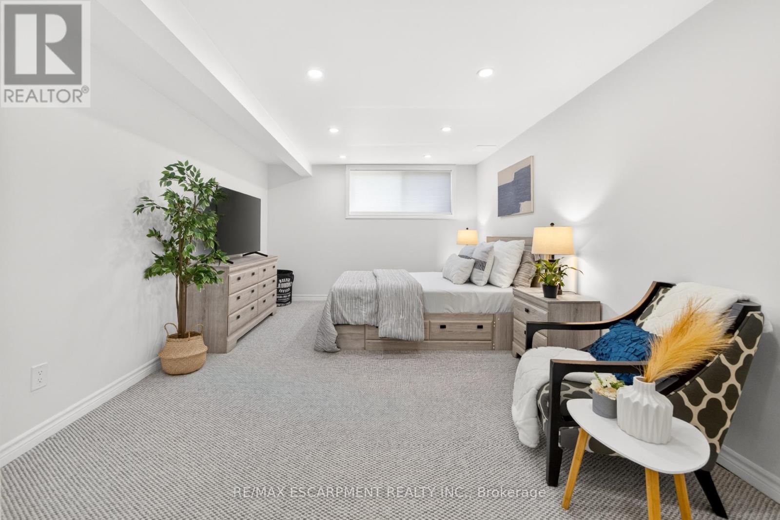 28 GOLDEN ORCHARD DRIVE Image 26