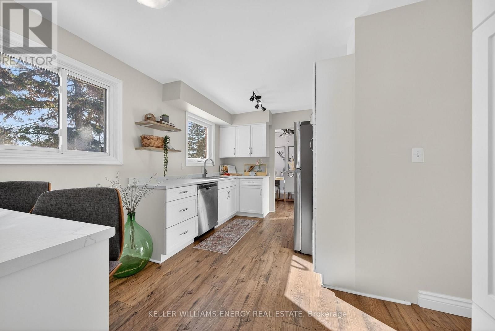 40 ROBERTSON LANE Image 16