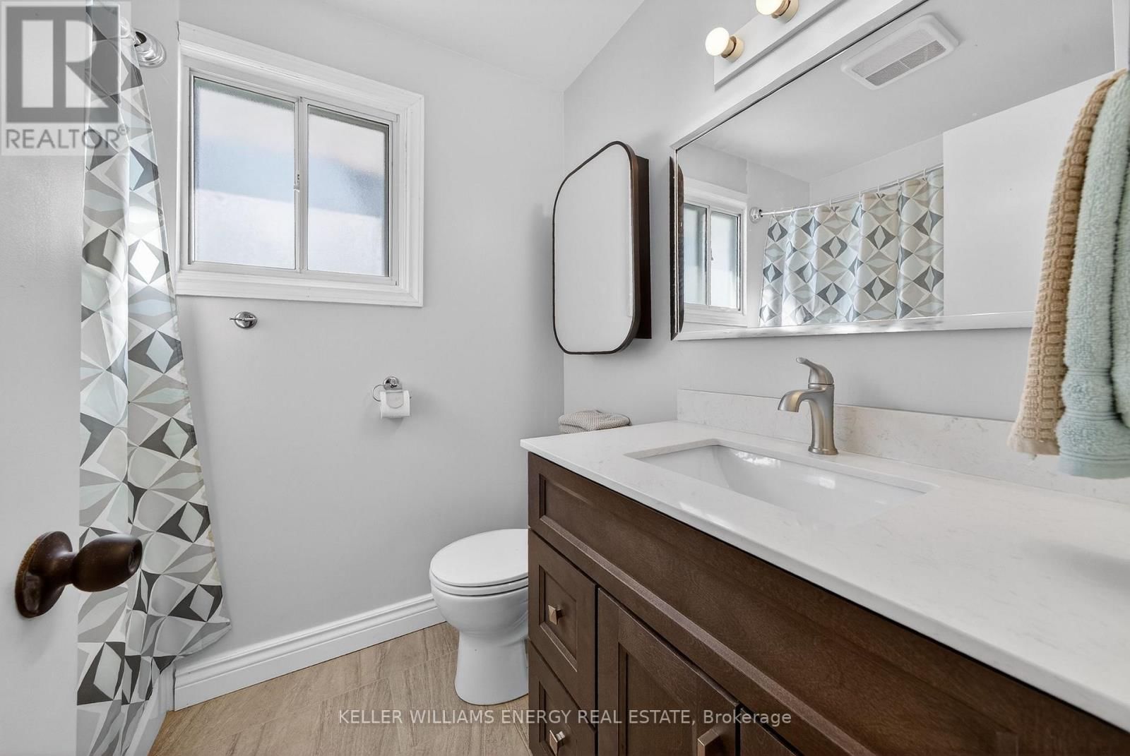 40 ROBERTSON LANE Image 21