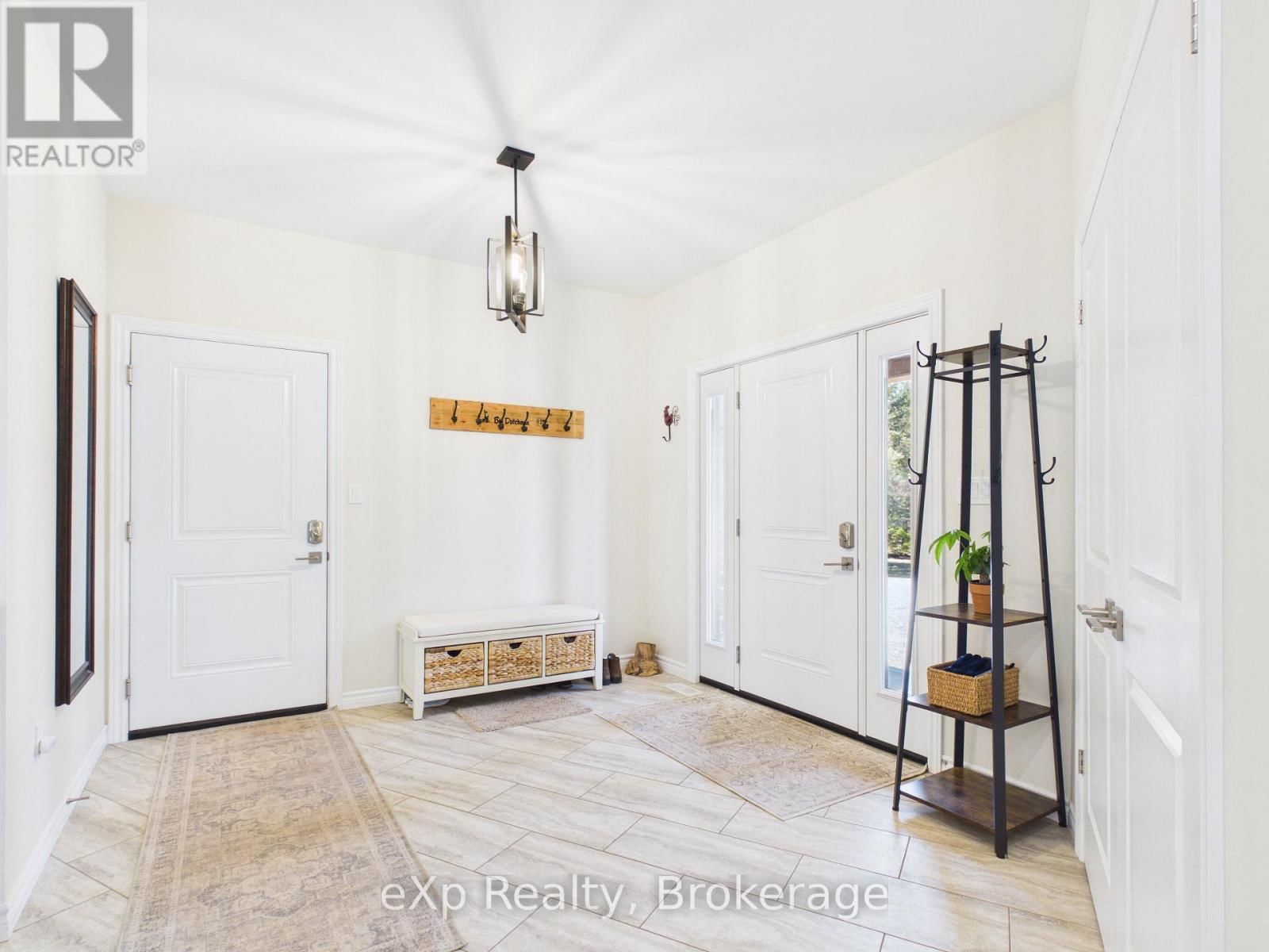 541354 14 CORNERS Image 7