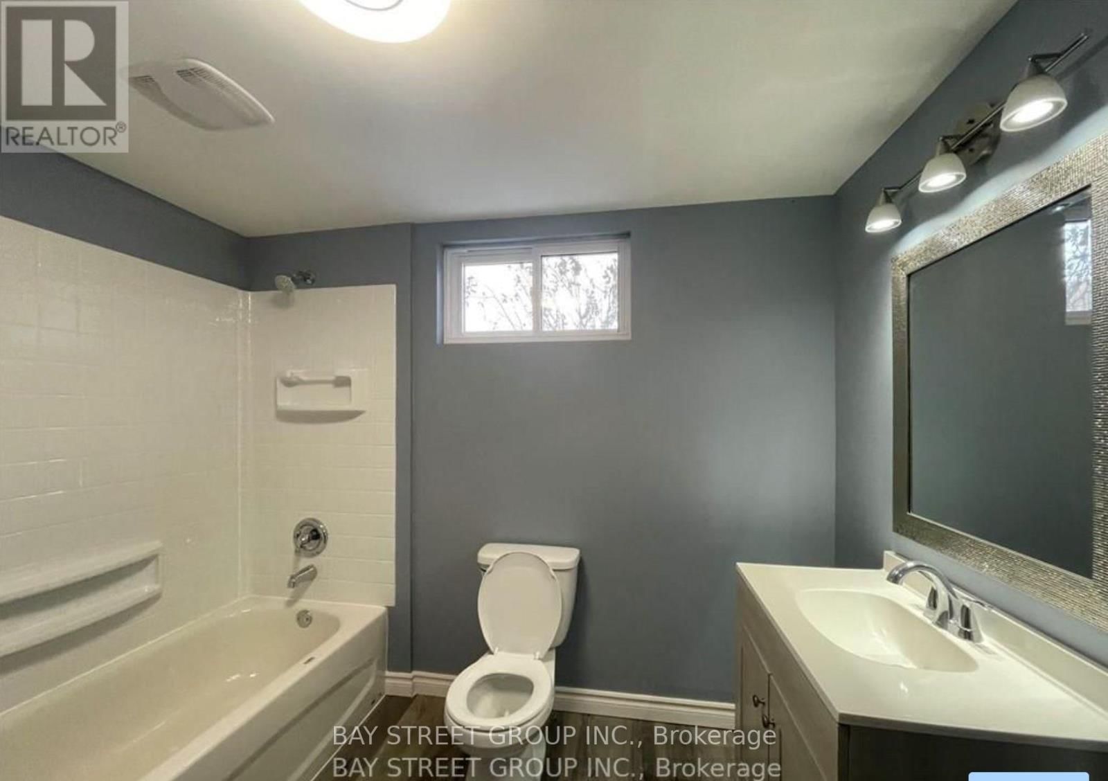 6852 HAGAR AVENUE Image 14