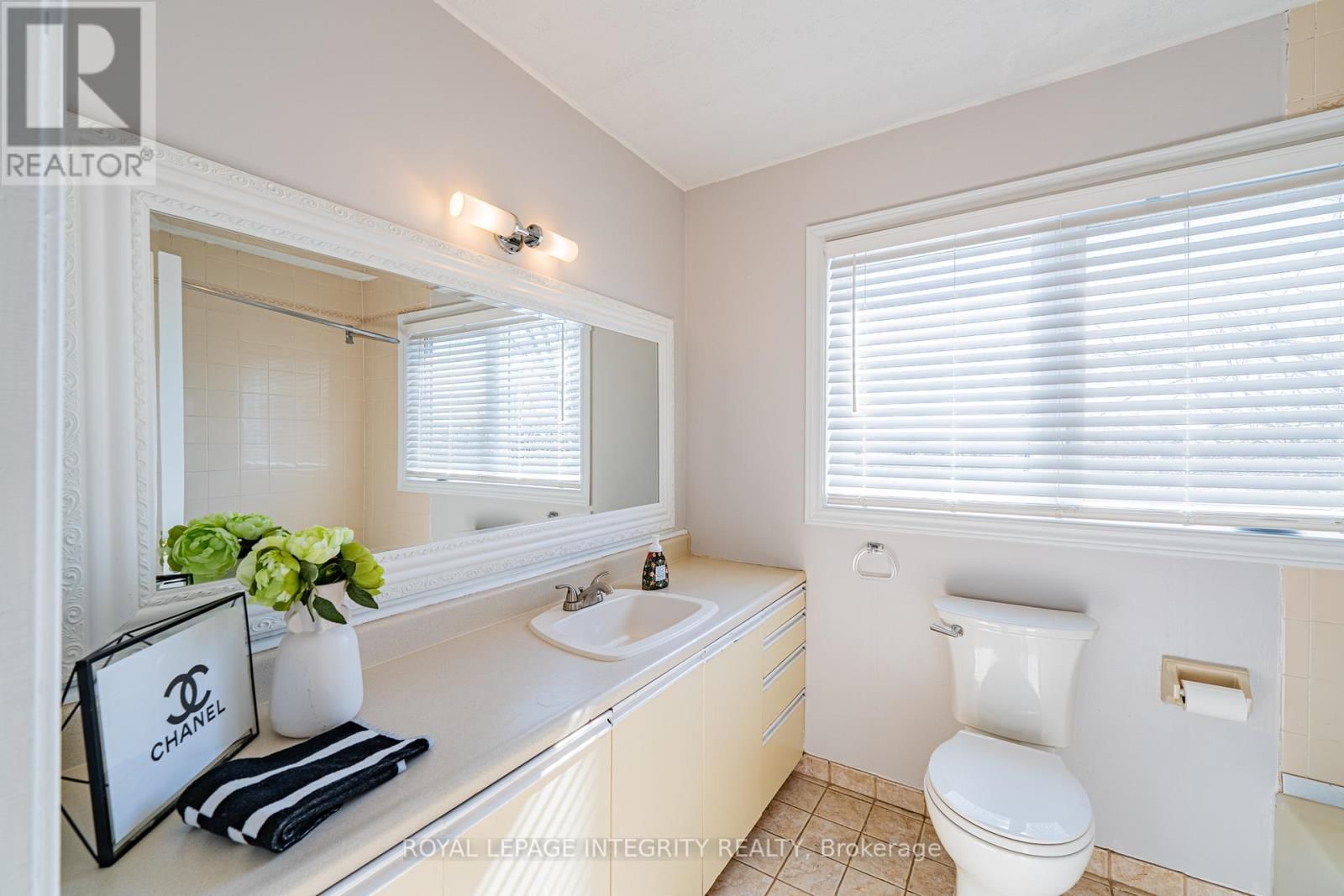 3976 CARP ROAD Image 16