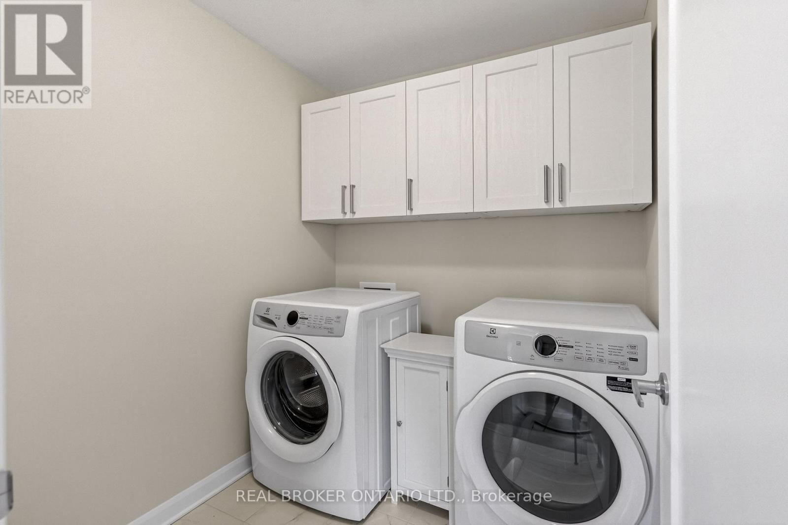 548 ANCHOR CIRCLE Image 31