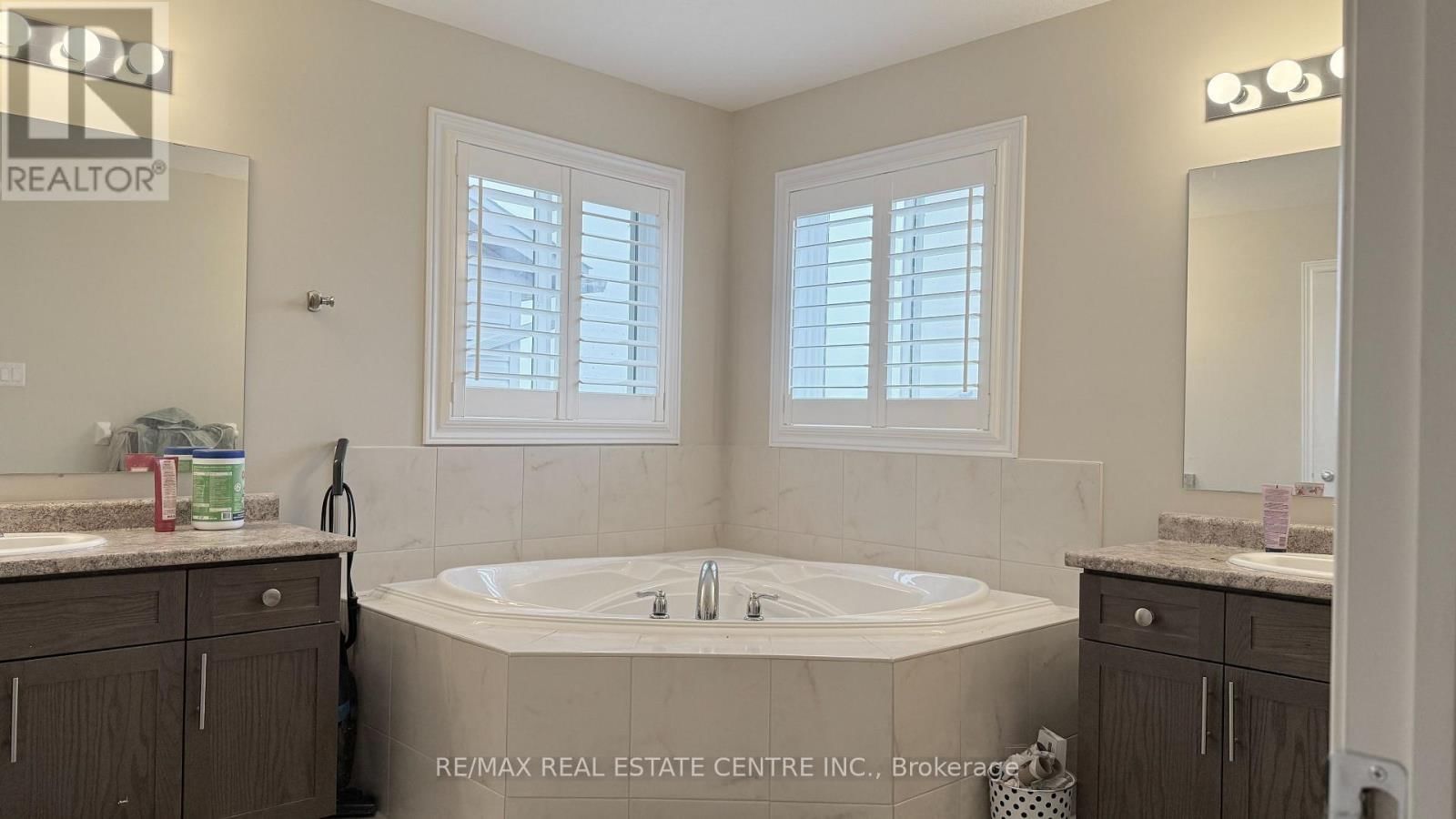 110 RIVERTRAIL AVENUE Image 15