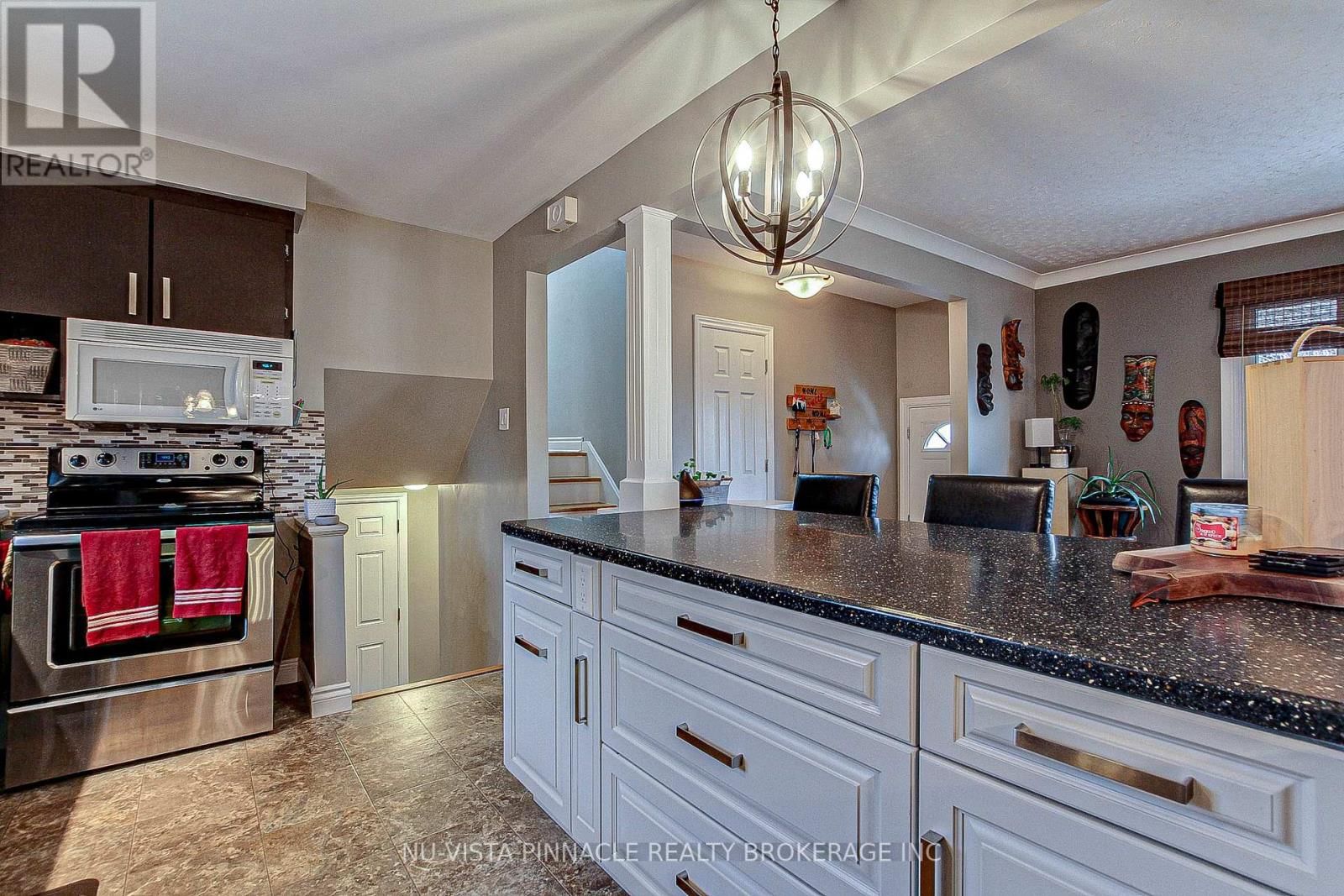 286 PANORAMA CRESCENT Image 18