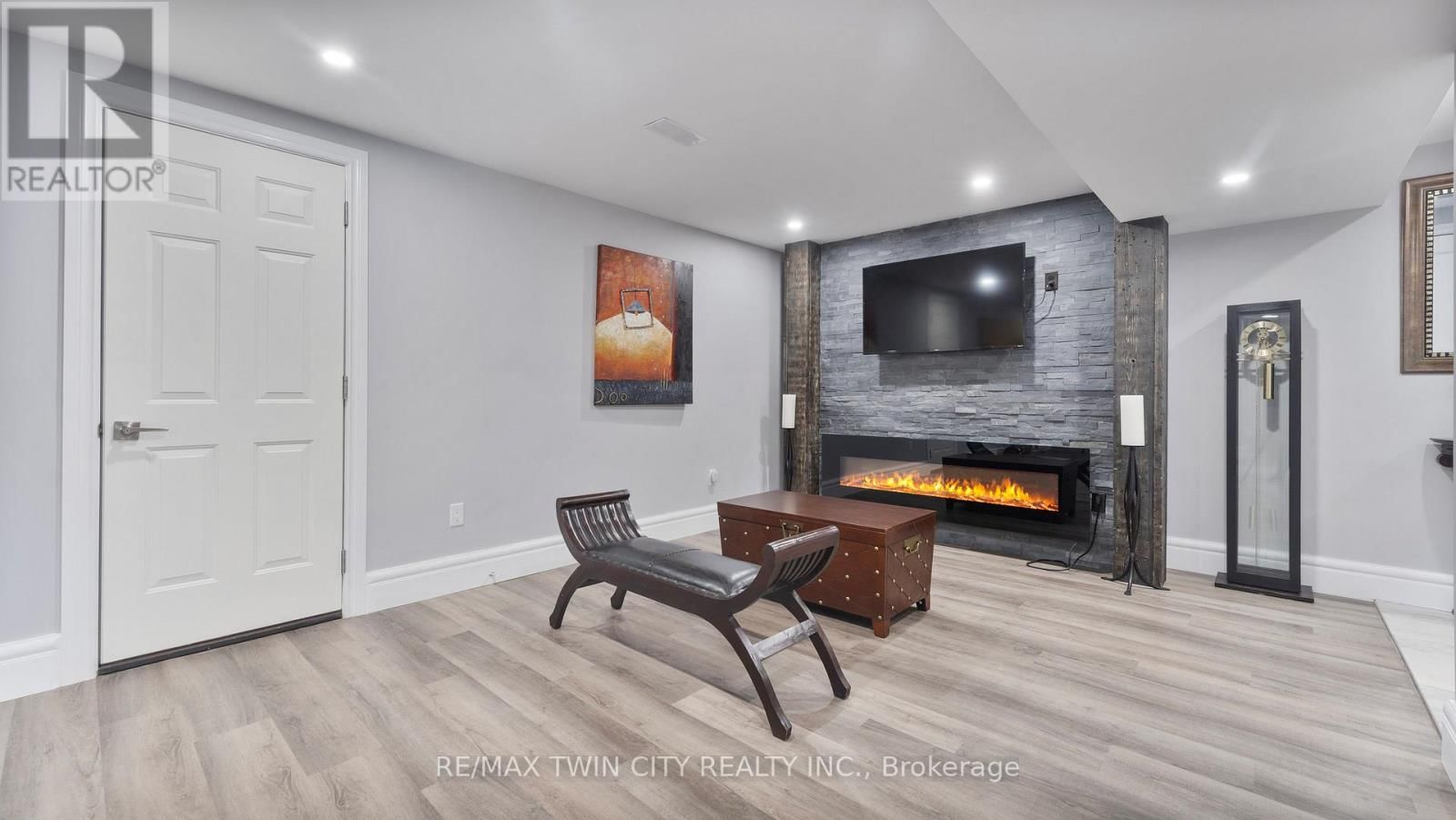 1651 VILLA NOVA ROAD Image 22