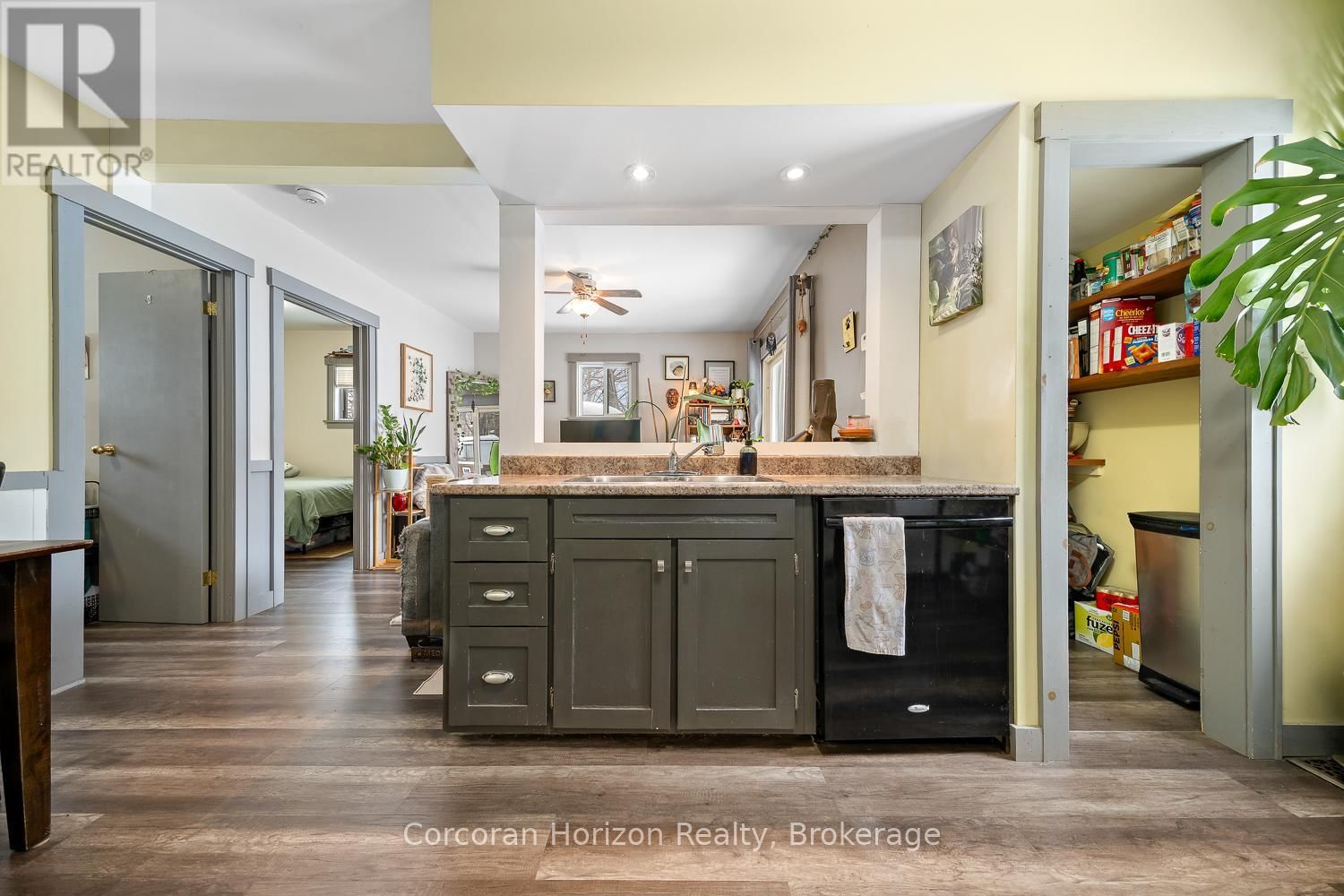 196 MAIN STREET WEST Image 11