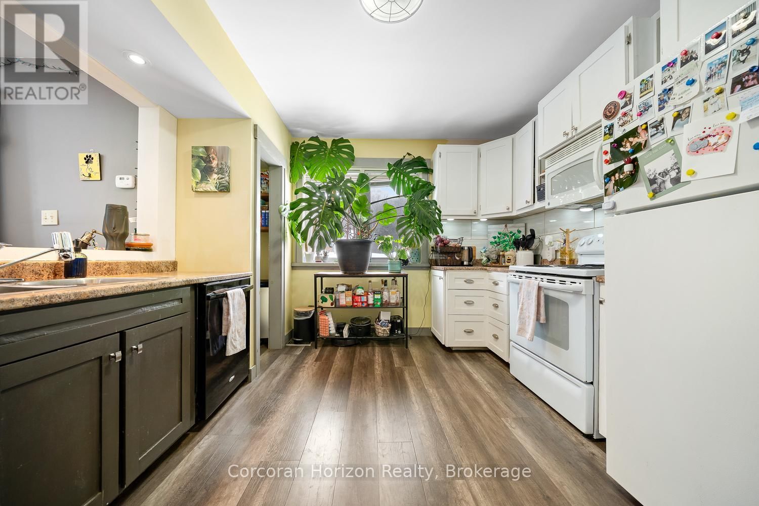 196 MAIN STREET WEST Image 12