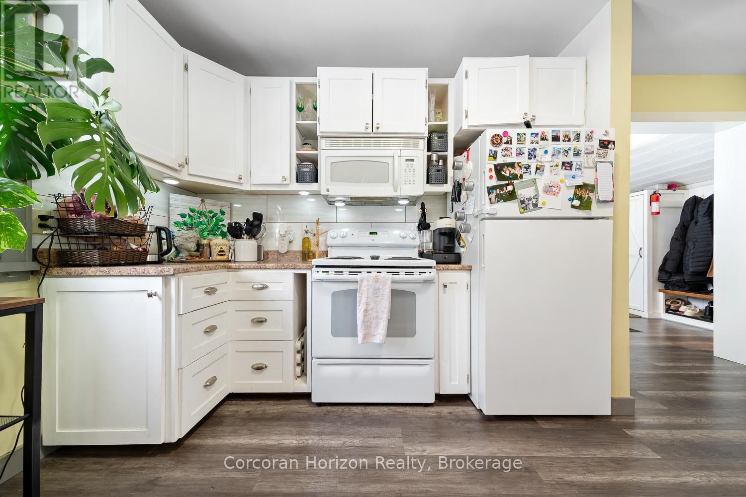 196 MAIN STREET WEST Image 13