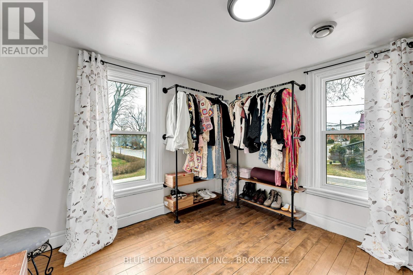 101 BRIDGE STREET EAST Image 28