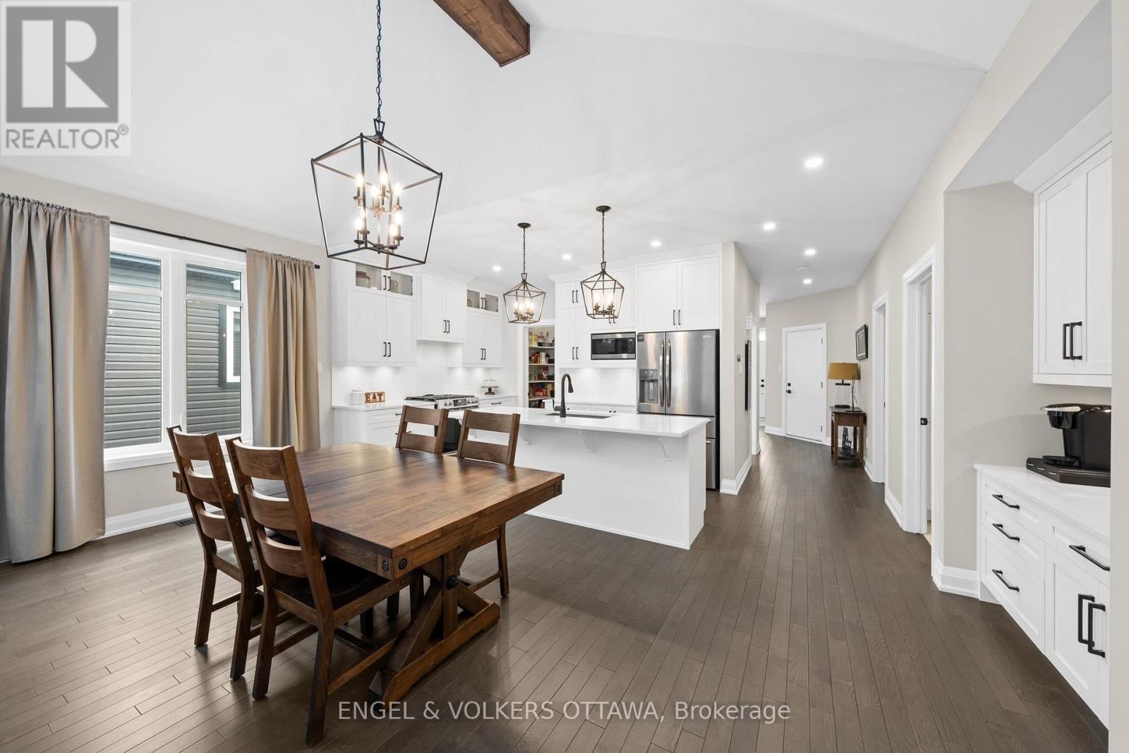 221 BLACKHORSE DRIVE Image 6