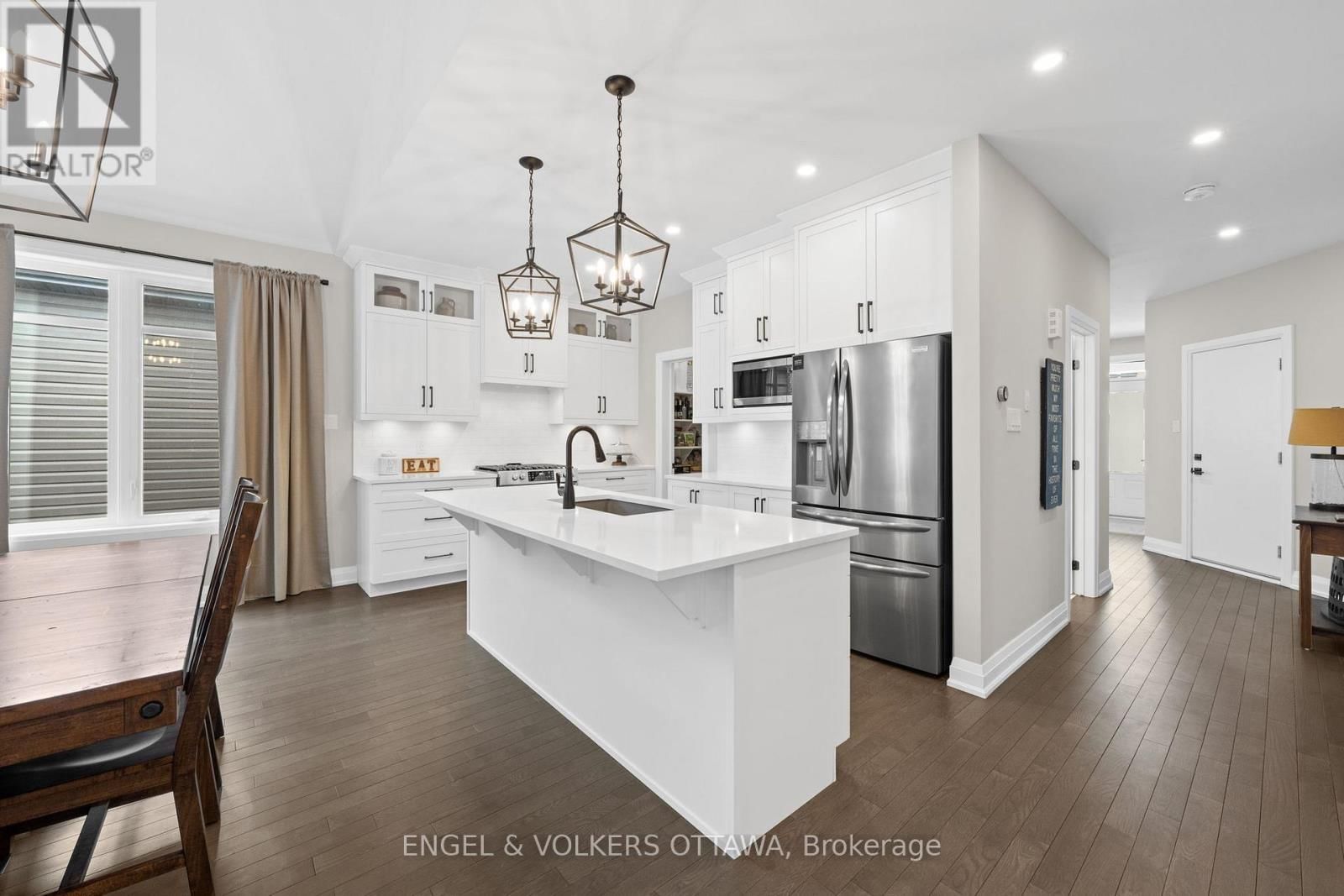 221 BLACKHORSE DRIVE Image 7